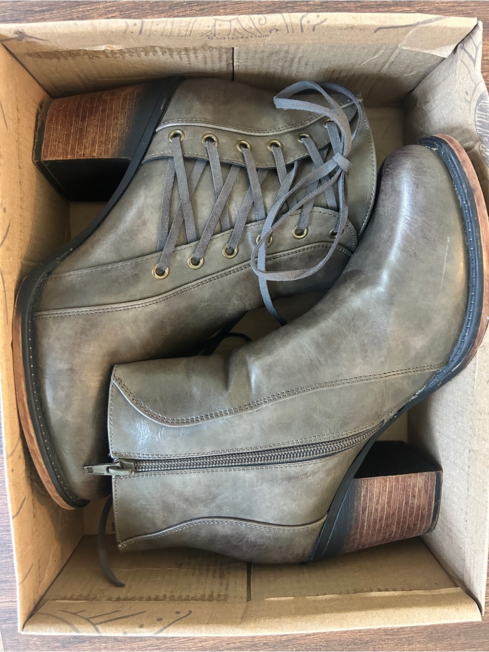 93 Vintage Women's Lace-Up Ankle Boot in Olive - Picture 2 of 6